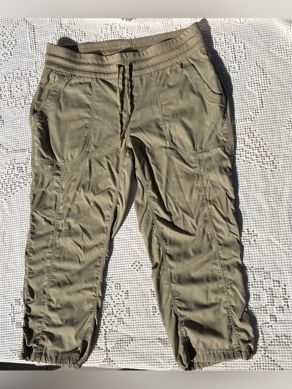 The North Face Tan Women's Capri Drawstring Pants in Size Large